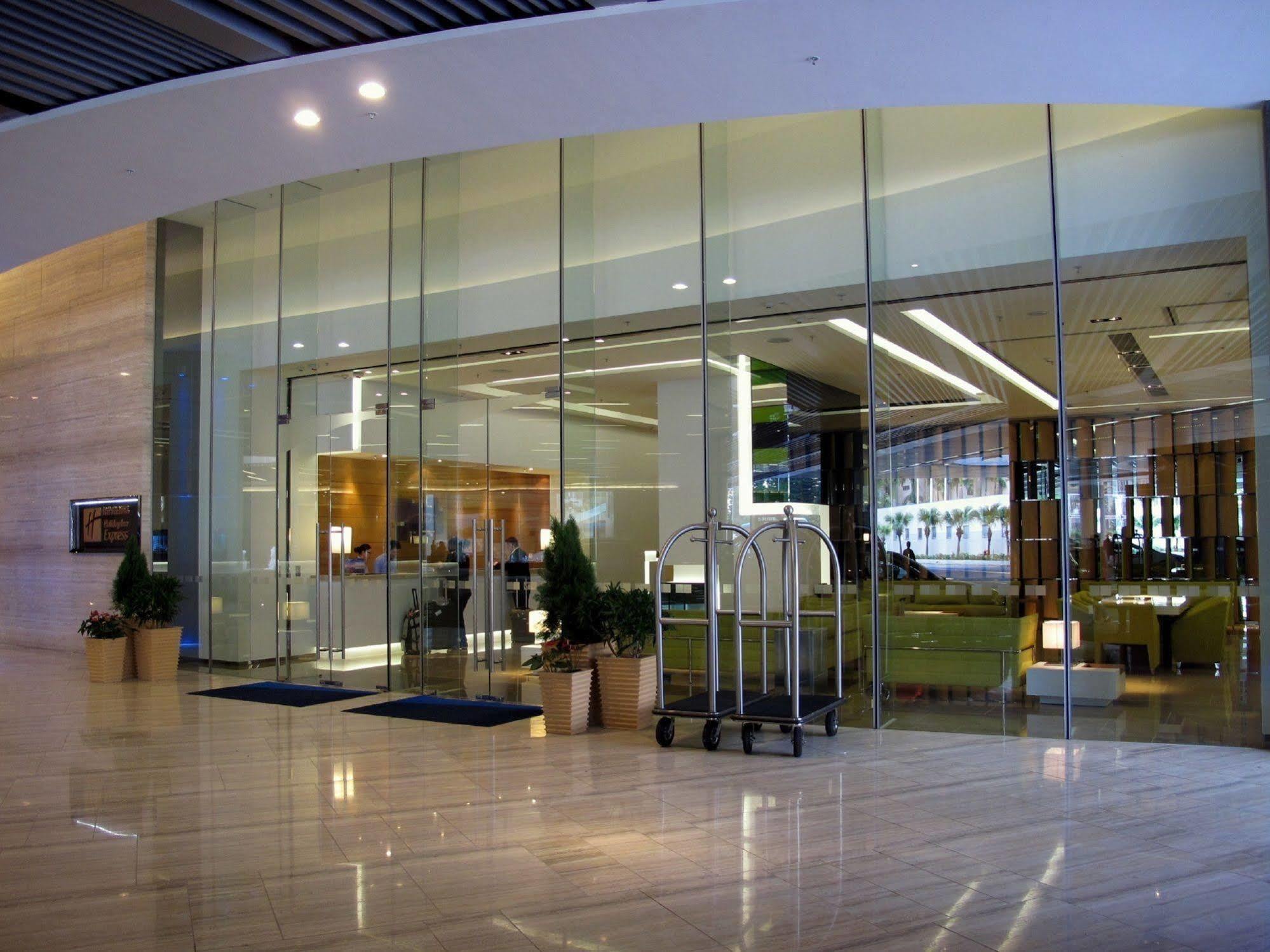 Holiday Inn Express Hong Kong Kowloon East, An Ihg Hotel Exteriör bild